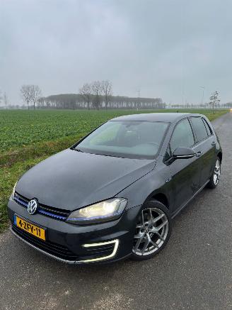 krockskadad bil auto Volkswagen Golf GTE 1.4 Hybride 2015/1