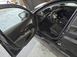 Peugeot 208 1.2 PT picture 22