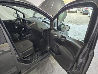 Ford Transit Courier Van 1.5TDCI Limited picture 16