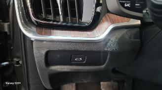 Volvo V-60 2.0 B3 Plus Dark picture 24