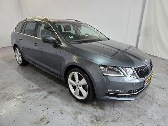 skadebil auto Skoda Octavia 1.0 TSI Greentech Style Business 2018/4