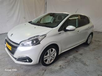skadebil auto Peugeot 208 1.2 PureT. Signature 2019/4
