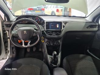 Peugeot 208 1.2 PureT. Signature picture 25