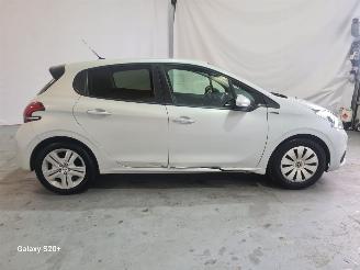 Peugeot 208 1.2 PureT. Signature picture 7
