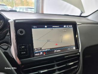 Peugeot 208 1.2 PureT. Signature picture 17