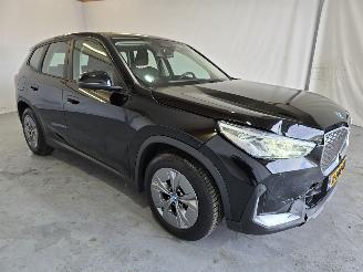 uszkodzony samochody osobowe BMW iX1 eDrive20 67 kWh 2023/12