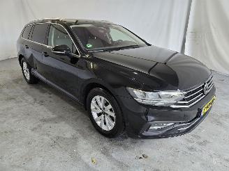Vaurioauto  passenger cars Volkswagen Passat Variant 2.0 TDI Business 2023/3