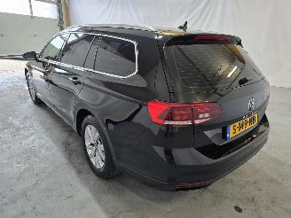 Volkswagen Passat Variant 2.0 TDI Business picture 5