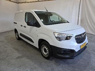 Schade bestelwagen Opel Combo 1.2 PT 110 SenS L1 2024/6