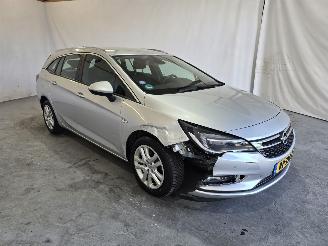 uszkodzony samochody osobowe Opel Astra SPORTS TOURER 1.4 Business+ 2018/1