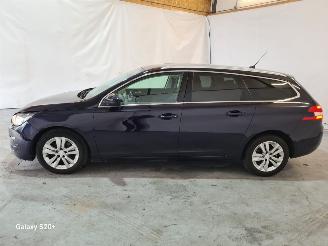 Peugeot 308 1.6 BlueHDI Blue Lease Executive Pack picture 4