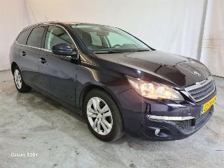 Damaged car Peugeot 308 1.6 BlueHDI Blue Lease Executive Pack 2015/9