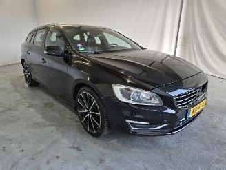 Unfallwagen Volvo V-60 2.4 D5 Twin Engine R-Design 2016/12
