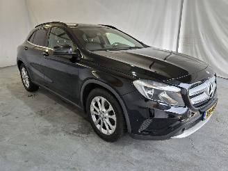 krockskadad bil auto Mercedes GLA 200 d Ambition 2015/9