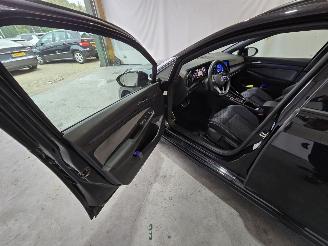 Volkswagen Golf 1.5 eTSI R-Line Bns picture 21