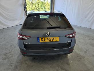 Skoda Superb 2.0 TDI Style Bns picture 6
