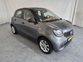 Vaurioauto  passenger cars Smart Forfour 1.0 Passion 2015/2
