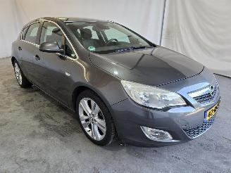 uszkodzony samochody osobowe Opel Astra 1.4 Turbo Cosmo 2010/8