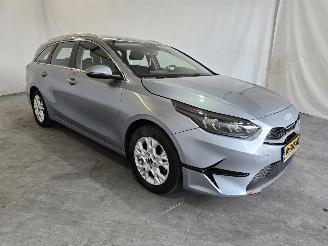 Vaurioauto  passenger cars Kia Ceed Sportswagon 1.5 T-GDi DynamicLine 2022/11