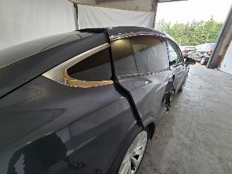 Tesla Model X 90D Base 6p. picture 18