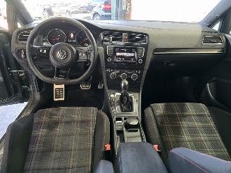 Volkswagen Golf 2.0 TSI GTI picture 25