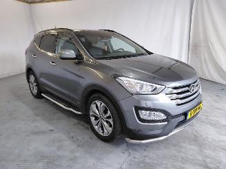 Vaurioauto  passenger cars Hyundai Santa Fe 2.4i GDI 4WD i-Catcher 2014/1