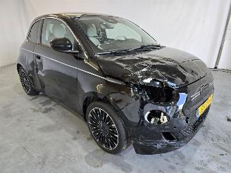 krockskadad bil auto Fiat 500 3+1 La Prima 42 kWh 2025/9