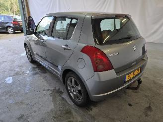 Suzuki Swift 1.3 GLS picture 5