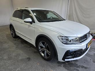 uszkodzony samochody osobowe Volkswagen Tiguan 1.4 TSI 4Motion Highline 2018/2