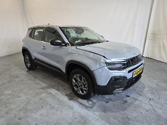 krockskadad bil auto Jeep Avenger Longitude 54 kWh 2025/6
