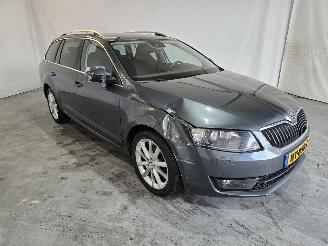 Damaged car Skoda Octavia 1.6 TDI Greentech Style Businessline 2015/12