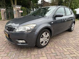  Kia Cee d 1.4 CVVT X-ecutive 2011/6