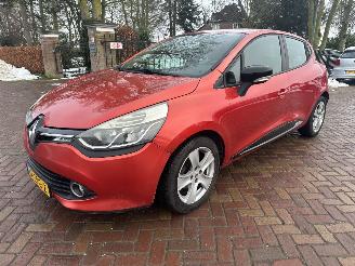 krockskadad bil auto Renault Clio 0.9 TCe Collection 2012/12