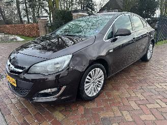 krockskadad bil auto Opel Astra 1.4 Turbo Design Ed. 103 Kw 2013/4