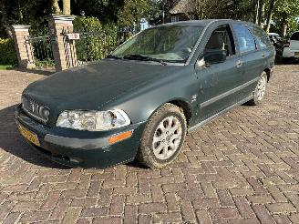 Coche accidentado Volvo V-40 1.8 automaat 2000/1