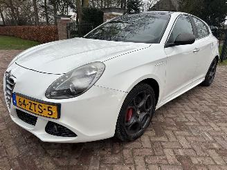damaged passenger cars Alfa Romeo Giulietta 1.4 T Business Executive 2013/1
