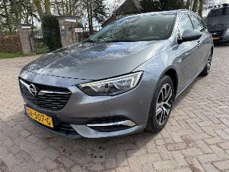 Voiture accidenté Opel Insignia Sports Tourer 1.5 Turbo Online Edition 2018/6