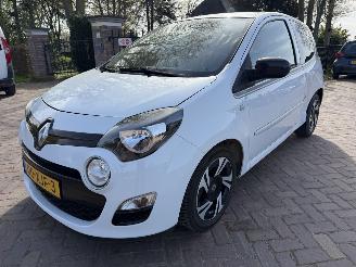 krockskadad bil auto Renault Twingo 1.2 16V Collection 2012/6