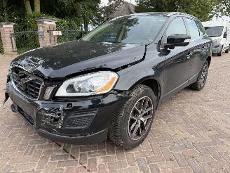 skadebil auto Volvo Xc-60 2.4 D5 AWD Summum 215 pk 2012/2