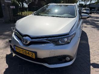 skadebil auto Toyota Auris Touring Sports 1.8 Hybrid Aspiration 2017/1