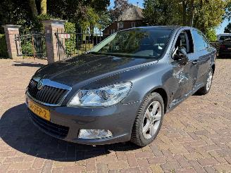 Vaurioauto  passenger cars Skoda Octavia 1.2 TSI Elegance Bns 2011/1