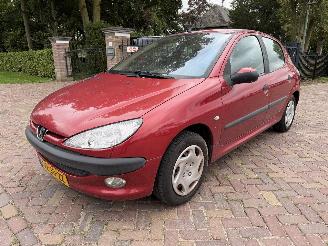 Coche accidentado Peugeot 206 1.4 Gentry 2002/3