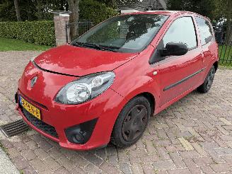 Damaged car Renault Twingo 1.2-16V Collection 2011/2