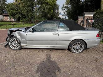 krockskadad bil auto BMW 3-serie Cabrio 318Ci 2004/7
