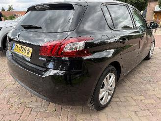 Peugeot 308 1.2 PureTech Blue Lease Executive picture 9