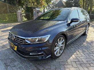 damaged passenger cars Volkswagen Passat Variant 2.0 TDI Connected Series Plus 2016/1