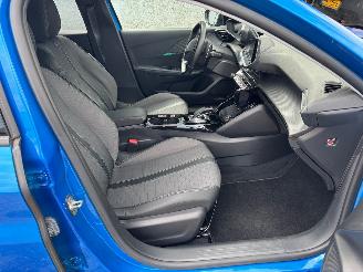 Peugeot 208 1.2pt automaat picture 5