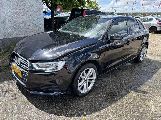 Damaged car Audi A3 Sportback 1.0 tfsi airco/lm velgen 2018/8