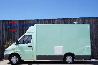 krockskadad bil auto Mercedes Sprinter 308 CDi Verkoopsauto voor Hamburgers Frituur Bakplaat Vriezer 2001/7