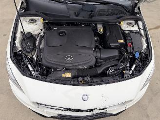 Mercedes Cla-klasse 180 Shooting Brake AMG-Line Panorama Unfall picture 43